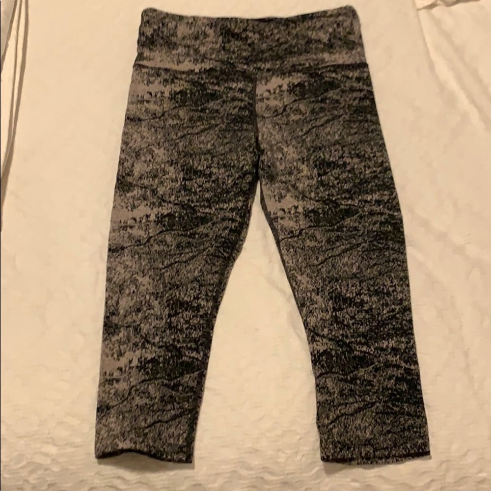 Athleta Patterned Capri Leggings